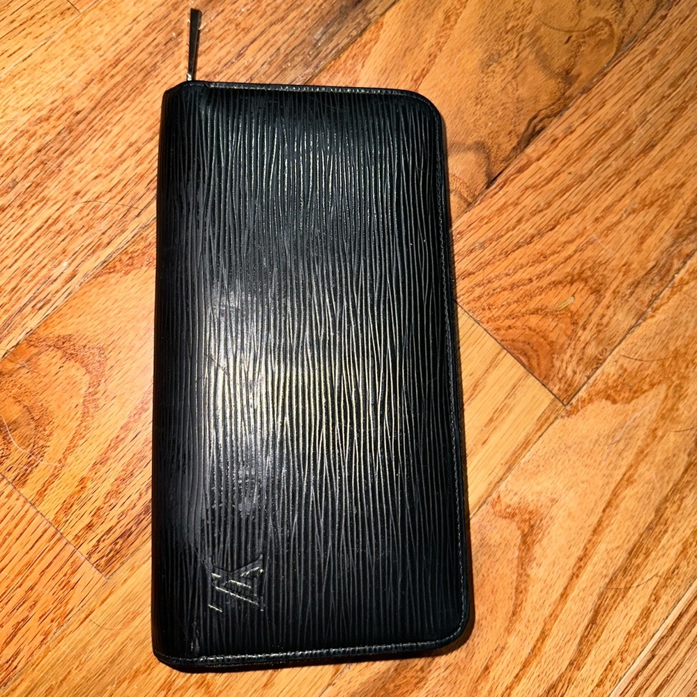 Louis Vuitton LV Zippy Wallet  Zippy Wallet Black Epi 2120827